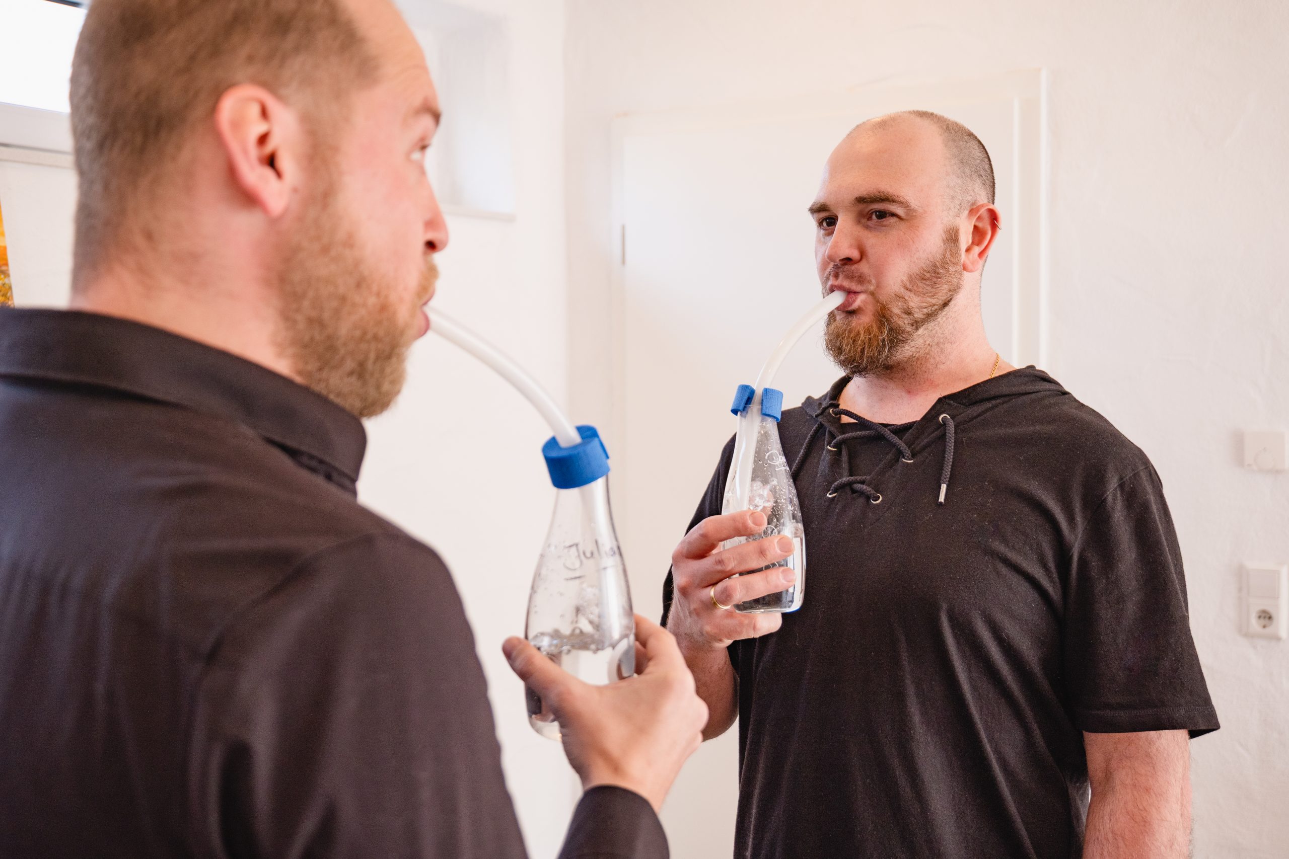 Stimmübung mit Schlauch und Wasser